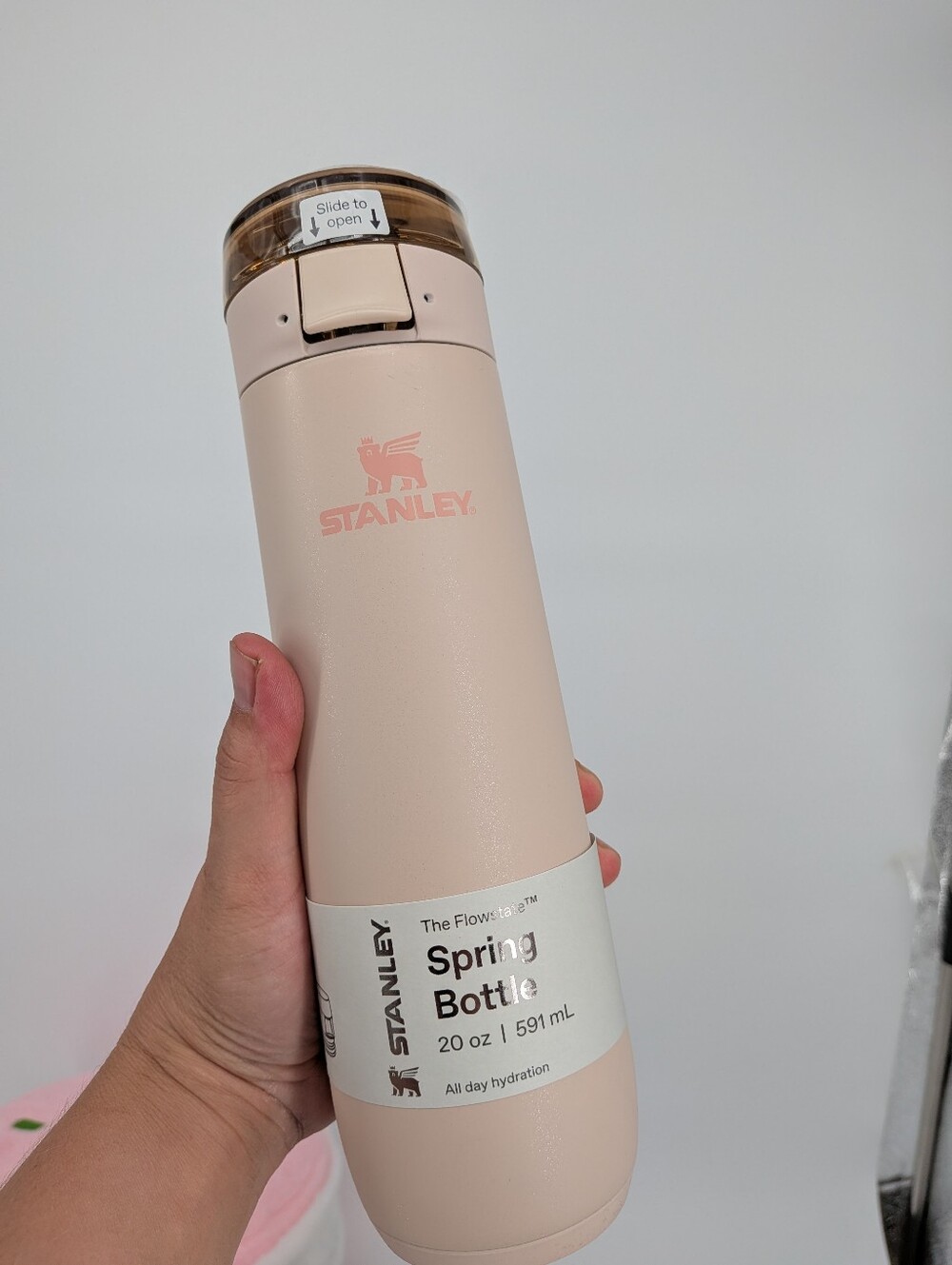 new Stanley water bottle cup Flowstate Spring Bottle 20 OZ leakproof champagne